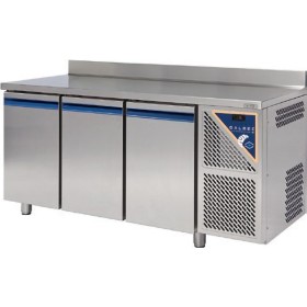 DALMEC - Table réfrigérée négative avec dosseret -18/-22°C - 606 L - 3 portes pleines - Sans groupe logé