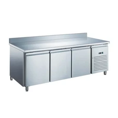 FURNOTEL - Déclassé - Table réfrigérée inox positive avec évaporateur ventilé 3 portes 339 L avec dosseret
