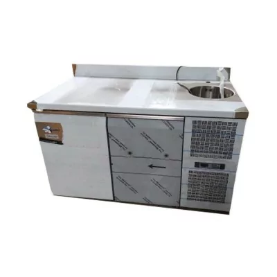 COLDLINE - Fin de série - Table réfrigérée 2 portes + dessus avec évier Prof 700